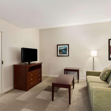 Hampton Inn Burlington - Colchester Exterior photo