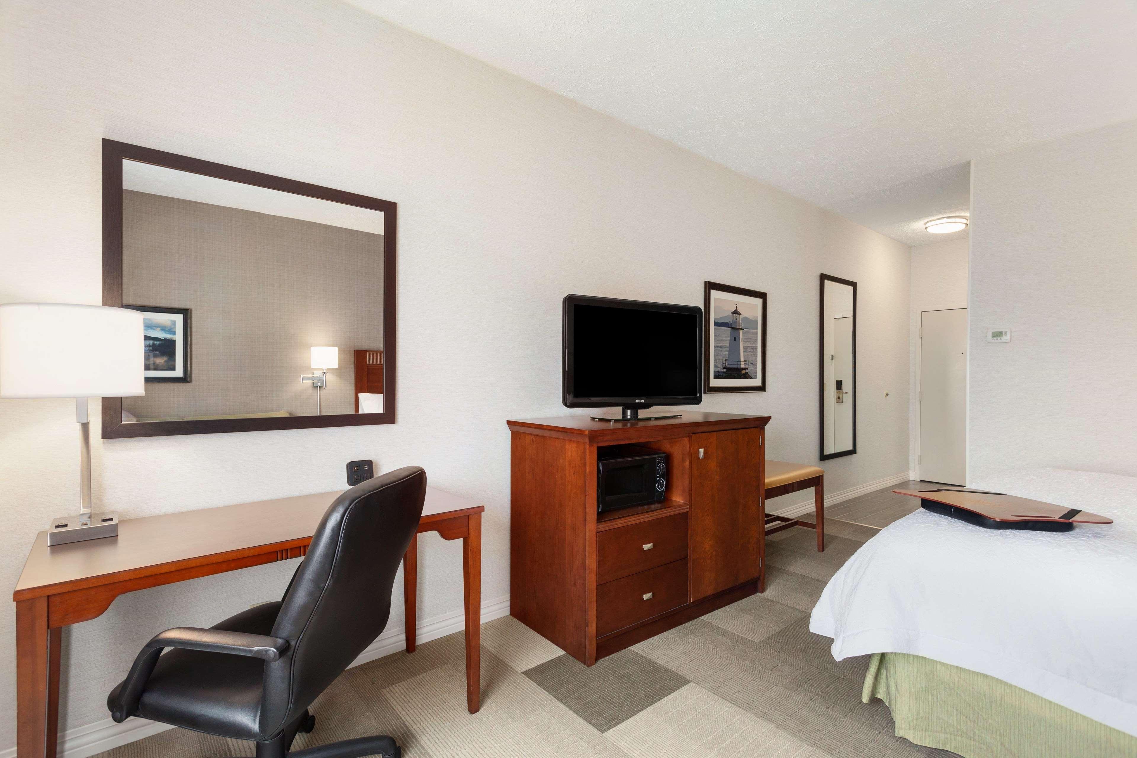 Hampton Inn Burlington - Colchester Exterior photo