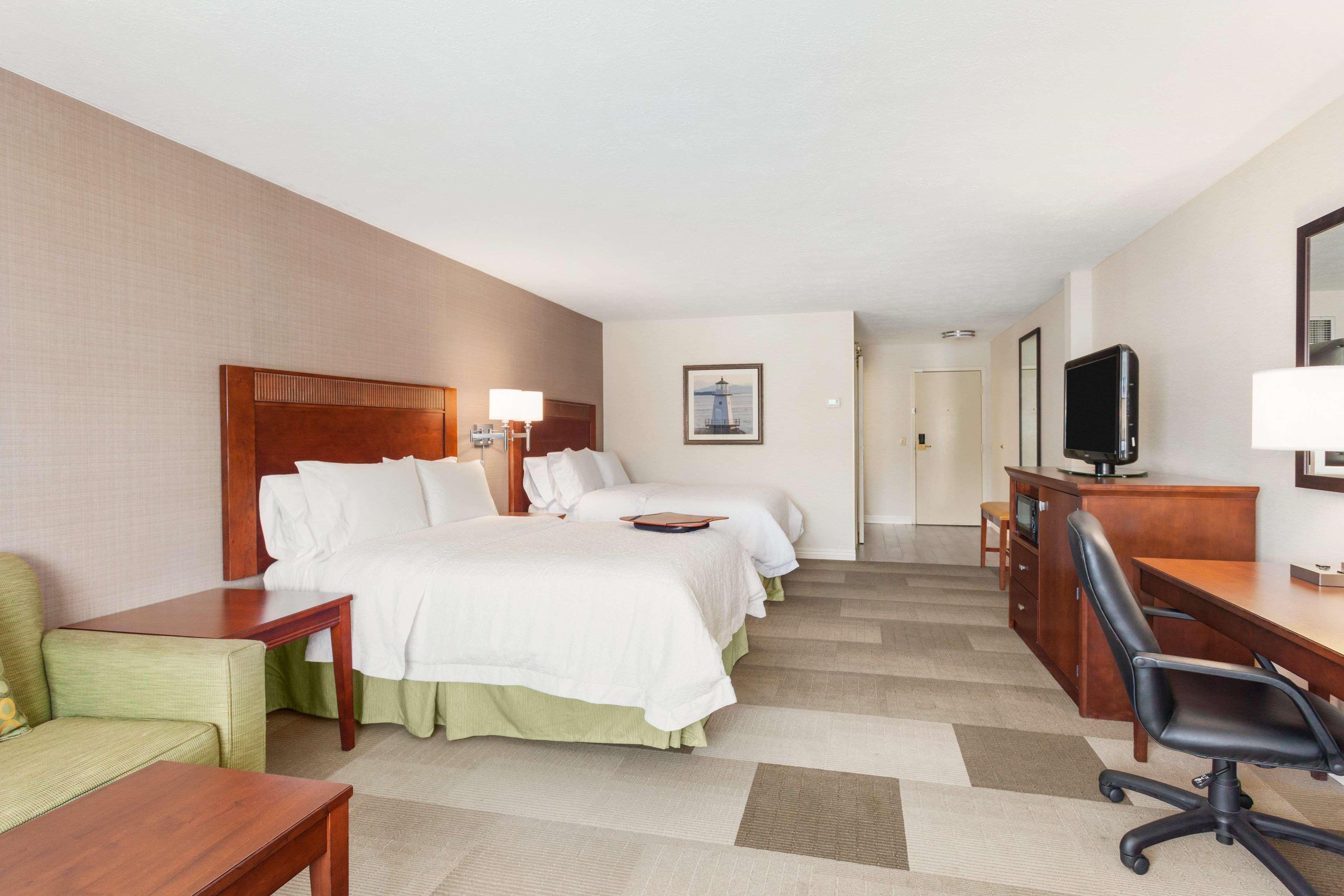 Hampton Inn Burlington - Colchester Exterior photo