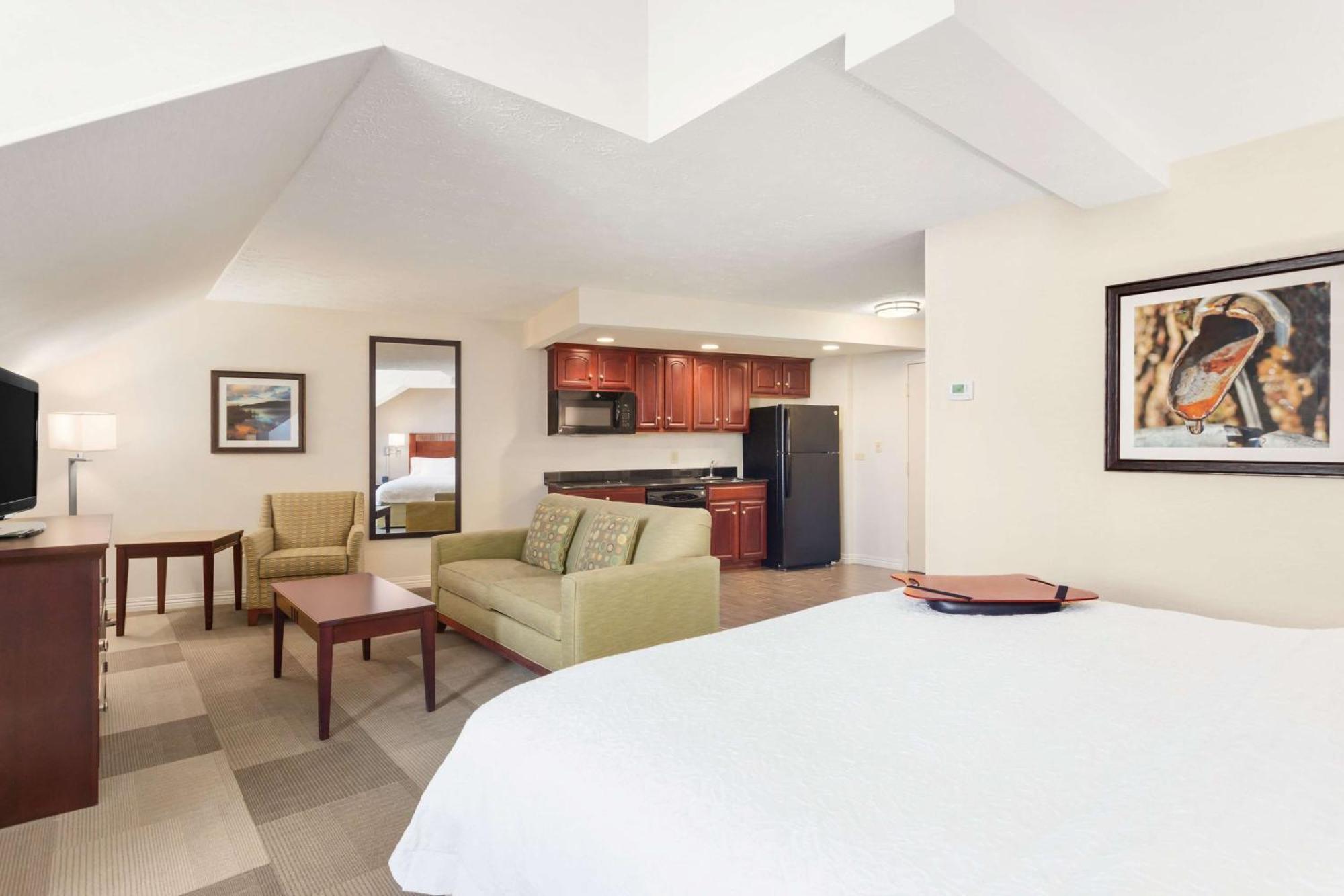 Hampton Inn Burlington - Colchester Exterior photo